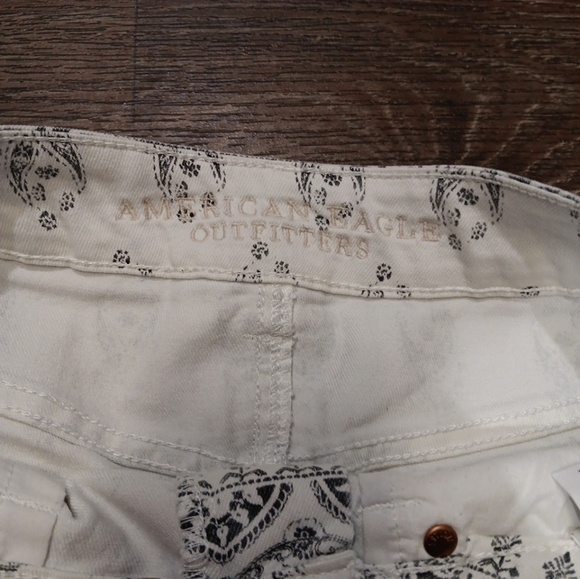 American Eagle Outfitters White and Black Patterned Jean Shorts - Picture 3 of 5